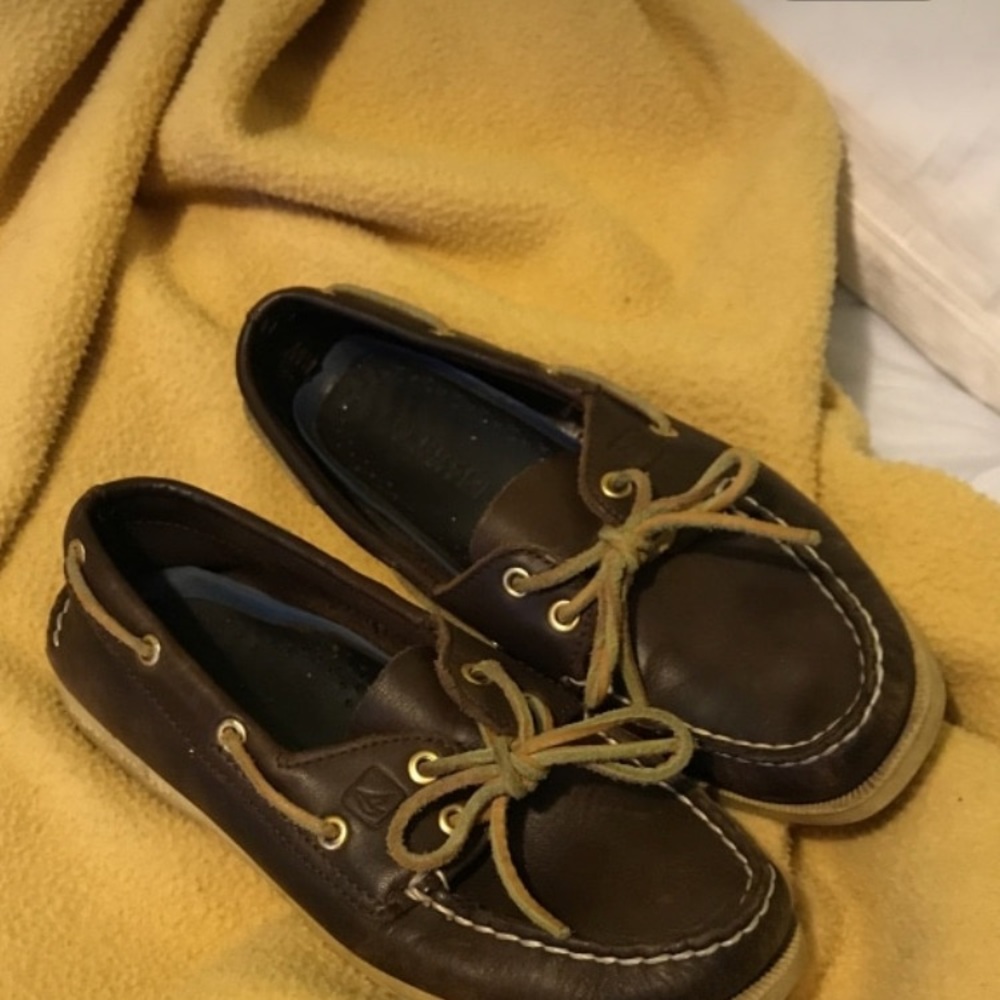Brown Sperrys (women’s)